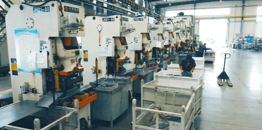 K&uuml;&ccedil;&uuml;k elektrikli par&ccedil;alar i&ccedil;in C &ccedil;er&ccedil;eve basın