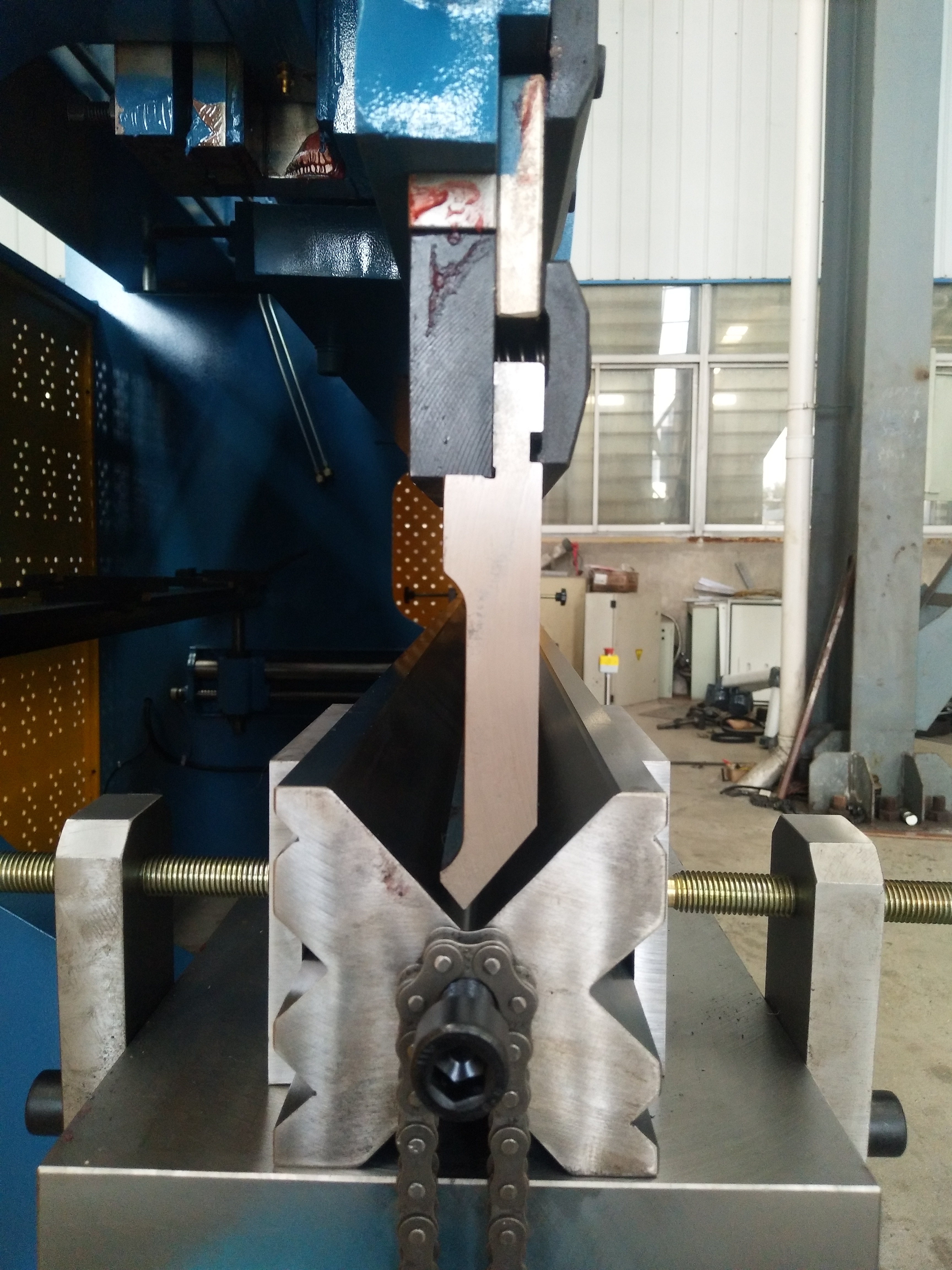 Fren yumrukuna basın ve &ouml;l