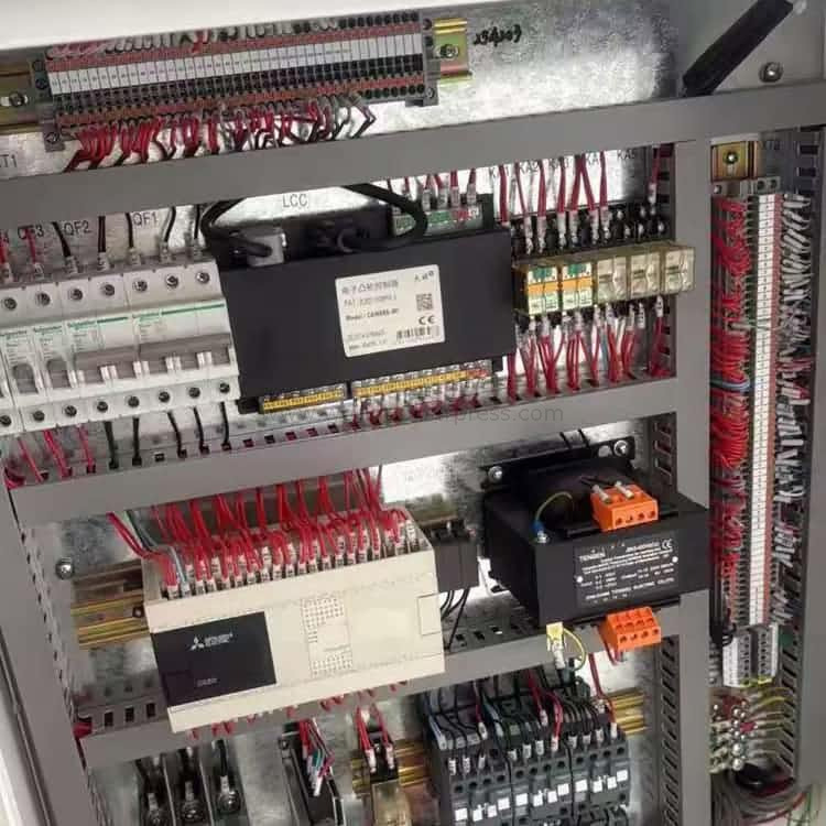 63ton kapasiteli JH21-63L inme uzunluğu ayarlanabilir pres